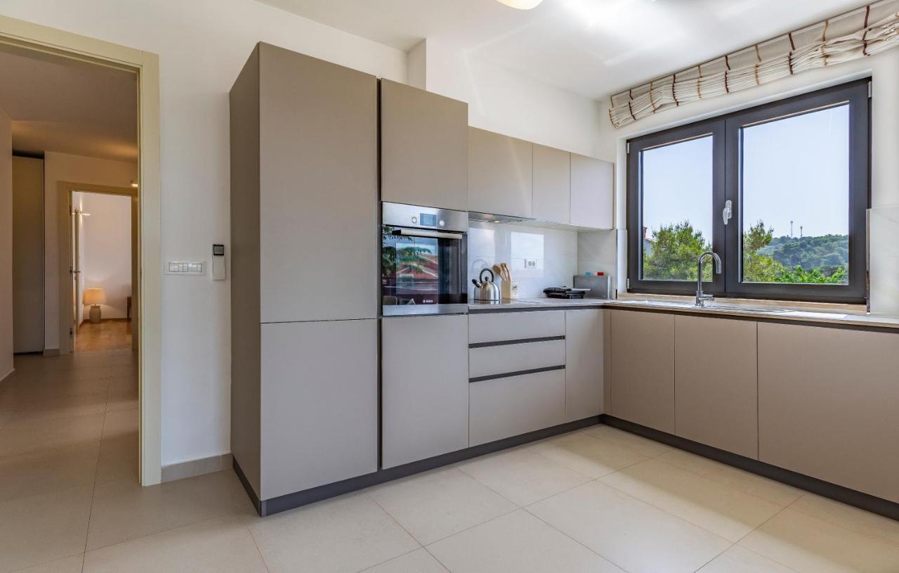 Paradiso Luxury Apartment, Ровин Екстериор снимка