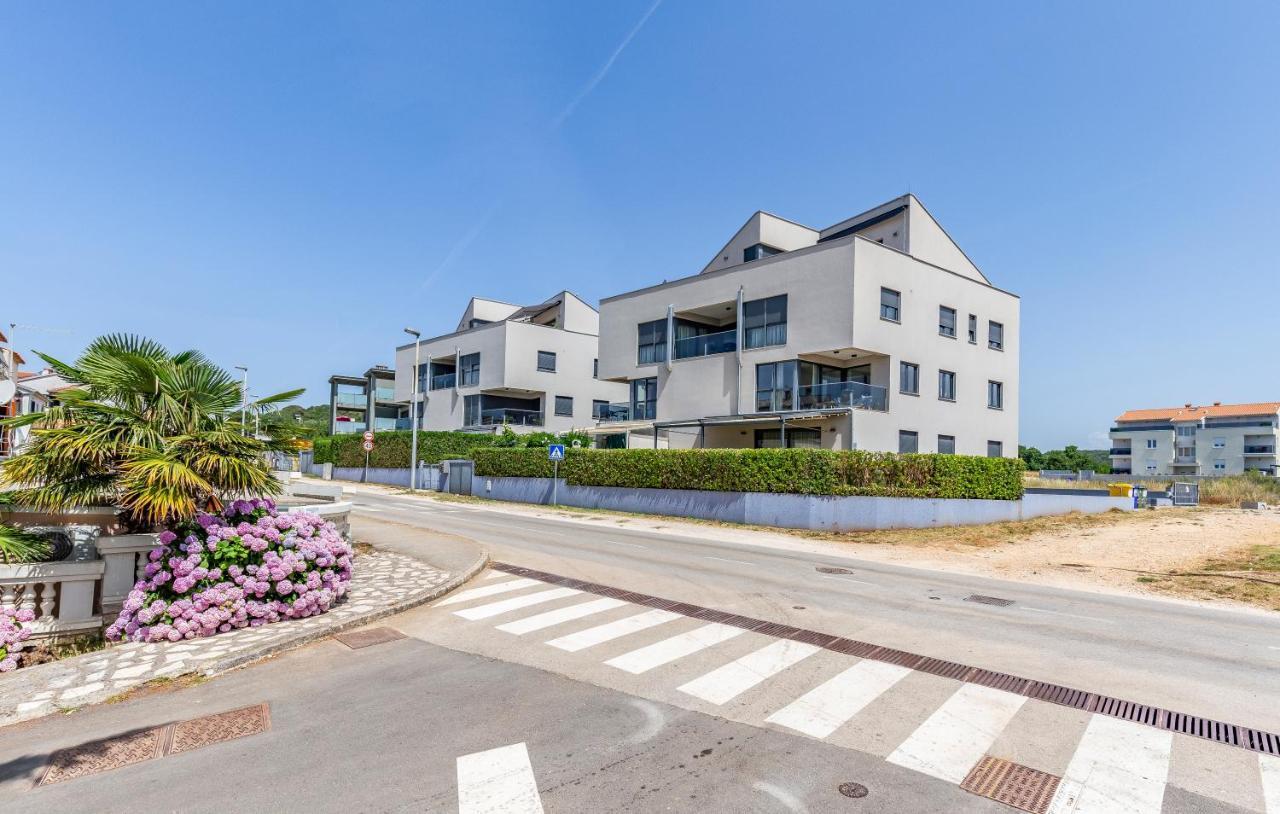 Paradiso Luxury Apartment, Ровин Екстериор снимка