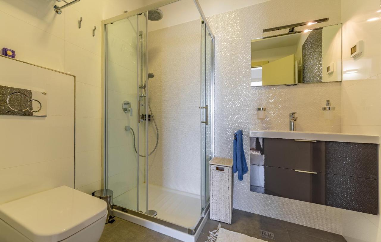 Paradiso Luxury Apartment, Ровин Екстериор снимка